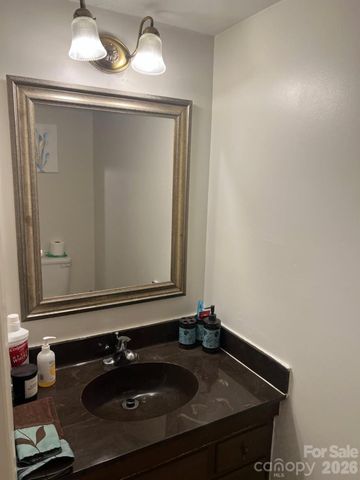 2705 N Center Street 43, Hickory, NC 28601