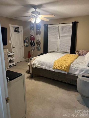 2705 N Center Street 43, Hickory, NC 28601