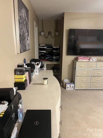 2705 N Center Street 43, Hickory, NC 28601