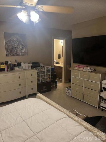 2705 N Center Street 43, Hickory, NC 28601