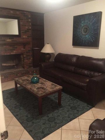 2705 N Center Street 43, Hickory, NC 28601