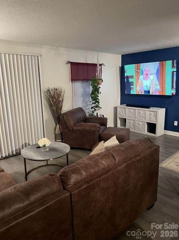 2705 N Center Street 43, Hickory, NC 28601