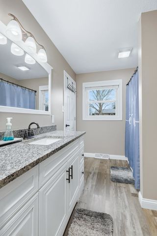 121 Park Lane Circle, Eldridge, IA 52748