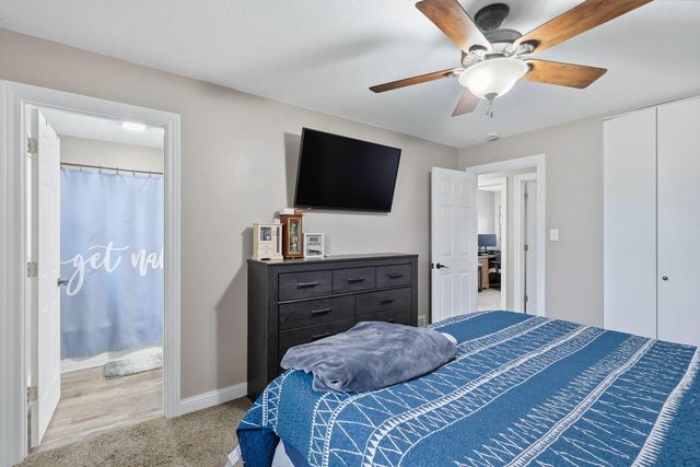 121 Park Lane Circle, Eldridge, IA 52748