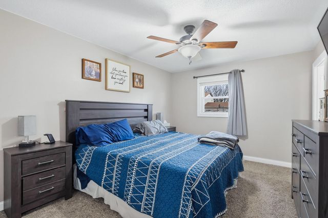 121 Park Lane Circle, Eldridge, IA 52748