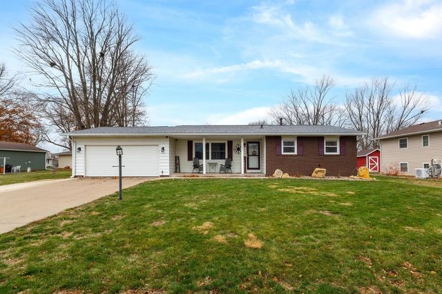 121 Park Lane Circle, Eldridge, IA 52748