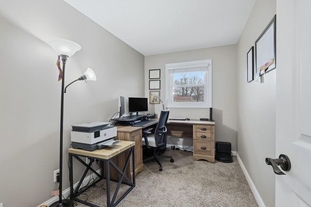 121 Park Lane Circle, Eldridge, IA 52748