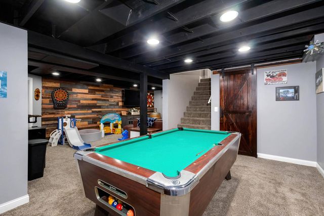 121 Park Lane Circle, Eldridge, IA 52748