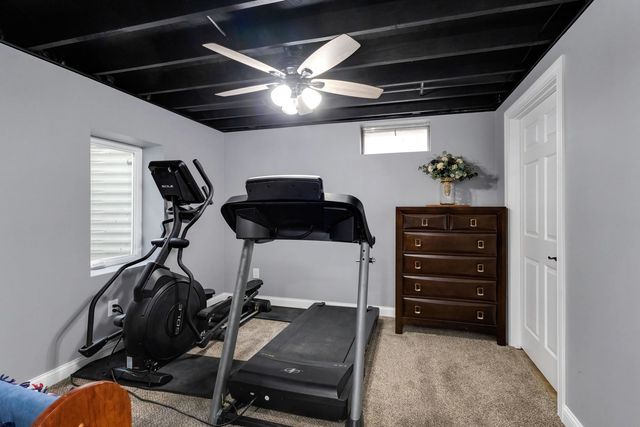 121 Park Lane Circle, Eldridge, IA 52748