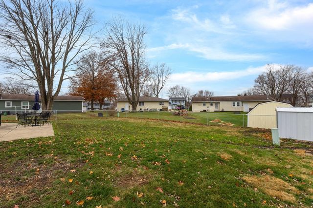 121 Park Lane Circle, Eldridge, IA 52748