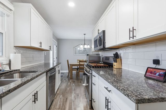 121 Park Lane Circle, Eldridge, IA 52748