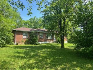 349 Oakview Dr, Nashville, TN 37207