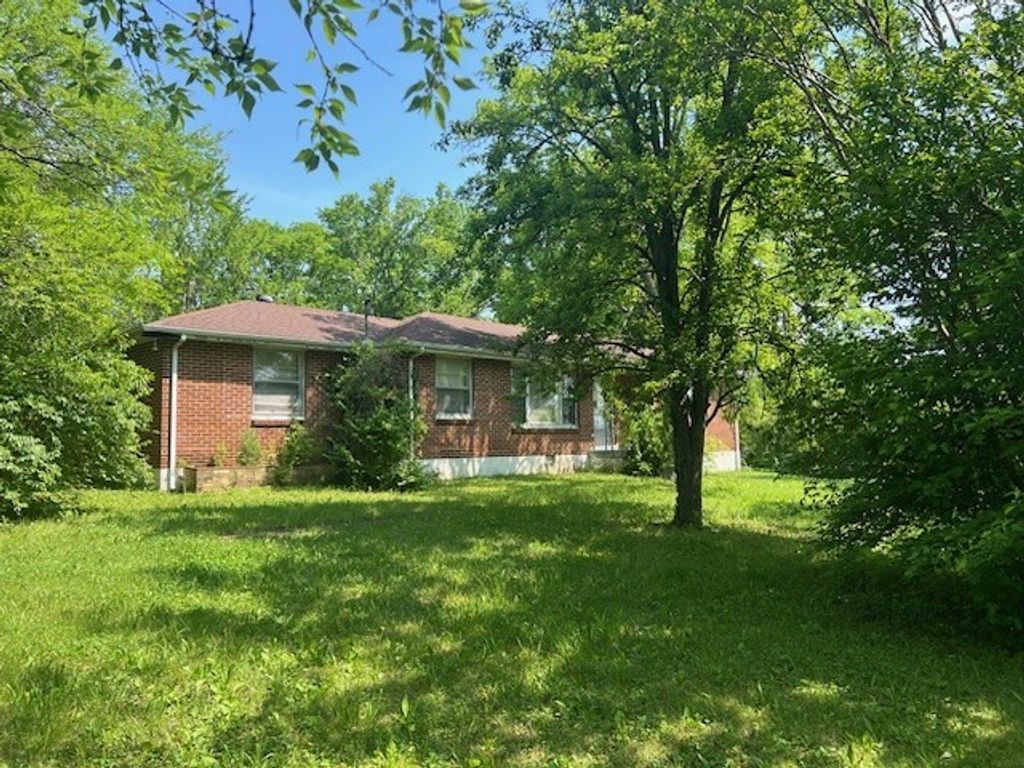 349 Oakview Dr, Nashville, TN 37207