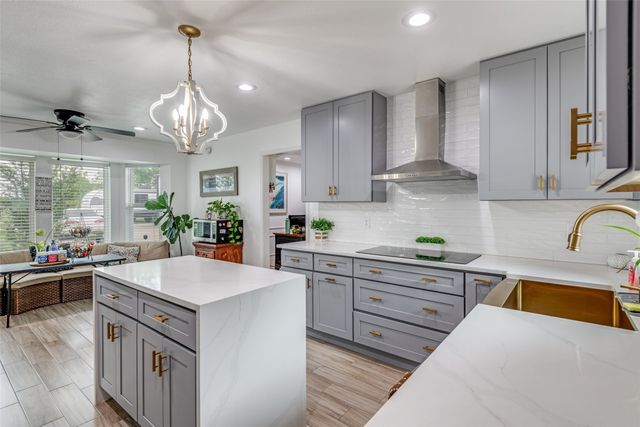 1301 Davis Lane, Terrell, TX 75160