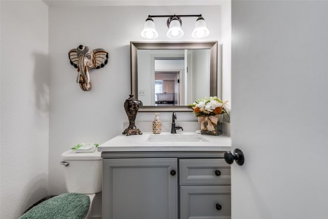1301 Davis Lane, Terrell, TX 75160