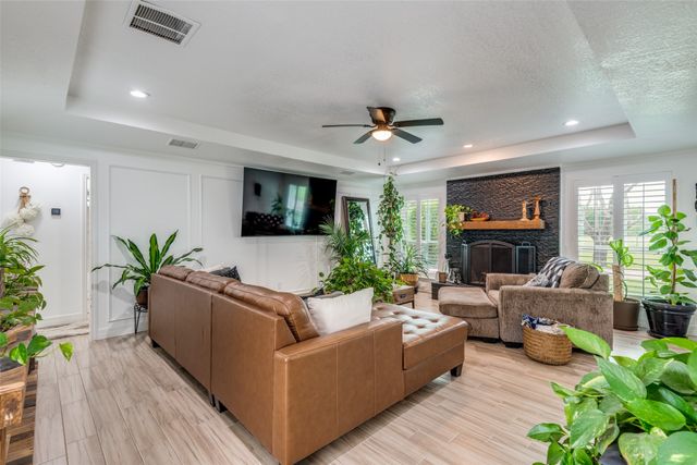 1301 Davis Lane, Terrell, TX 75160