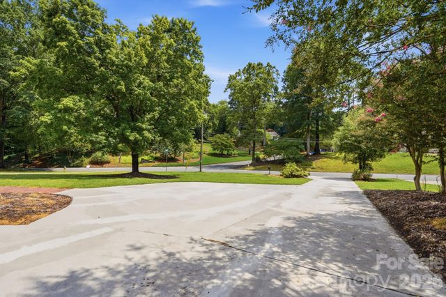 185 Hillcrest Avenue SE, Concord, NC 28025