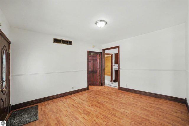 105 N 4th Street, Shepherd, MI 48883