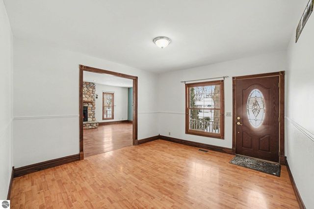 105 N 4th Street, Shepherd, MI 48883