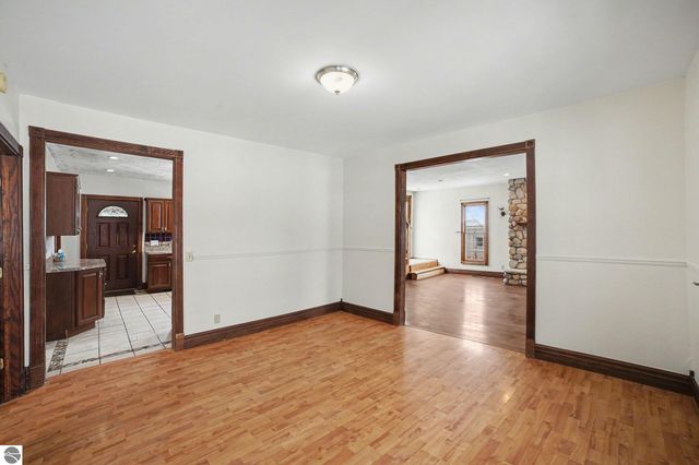 105 N 4th Street, Shepherd, MI 48883