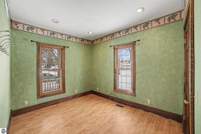 105 N 4th Street, Shepherd, MI 48883