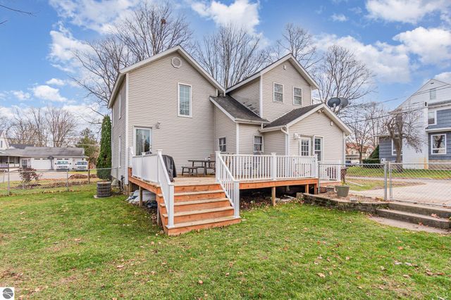 105 N 4th Street, Shepherd, MI 48883