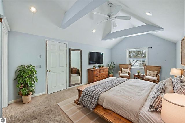 105 N 4th Street, Shepherd, MI 48883