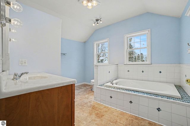 105 N 4th Street, Shepherd, MI 48883