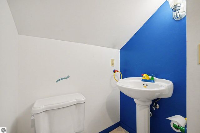 105 N 4th Street, Shepherd, MI 48883