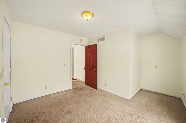 105 N 4th Street, Shepherd, MI 48883