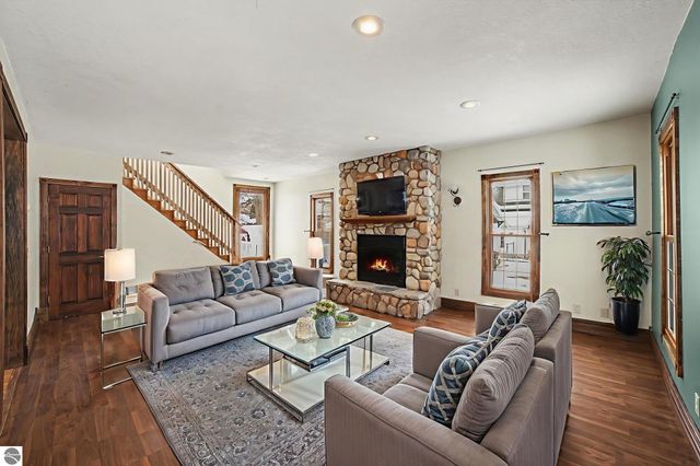 105 N 4th Street, Shepherd, MI 48883