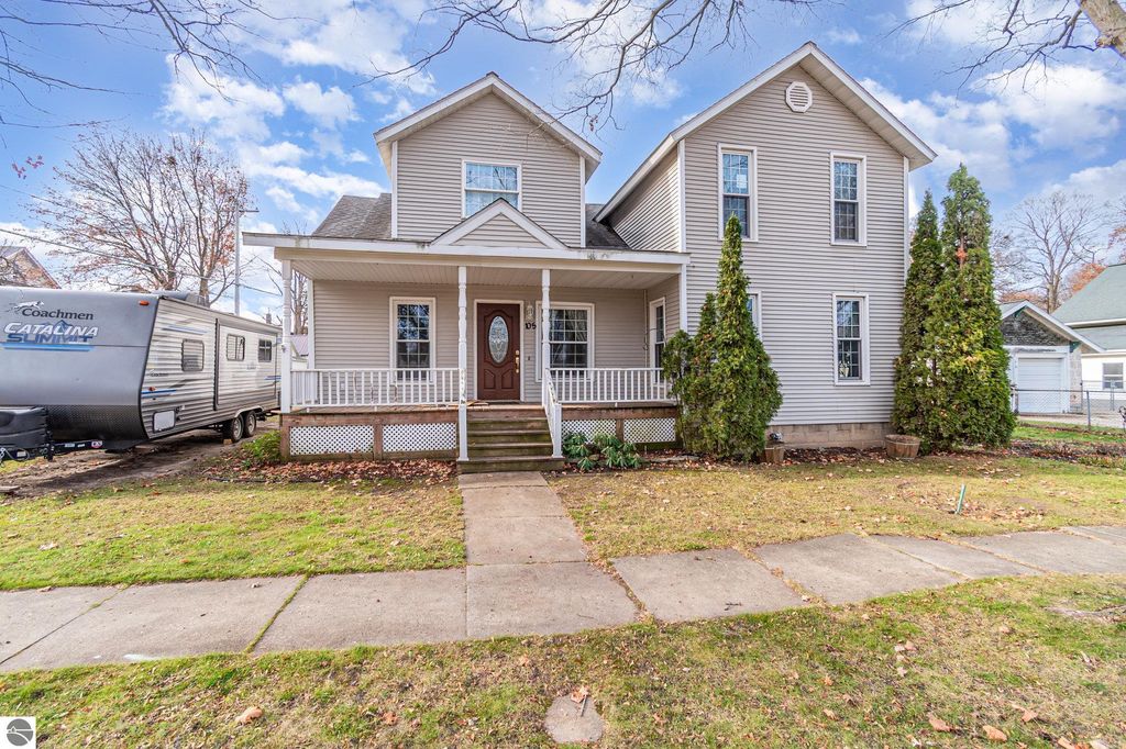 105 N 4th Street, Shepherd, MI 48883