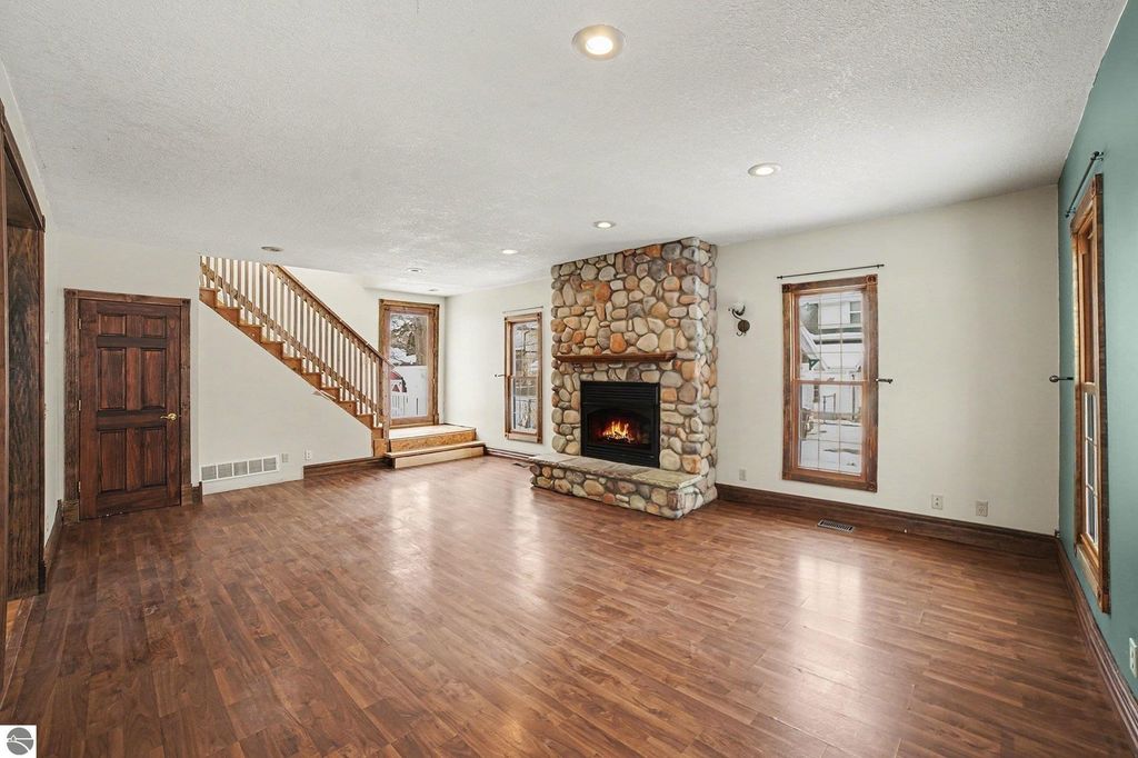 Image 10 of property listing at 105 N 4th Street, Shepherd, MI 48883