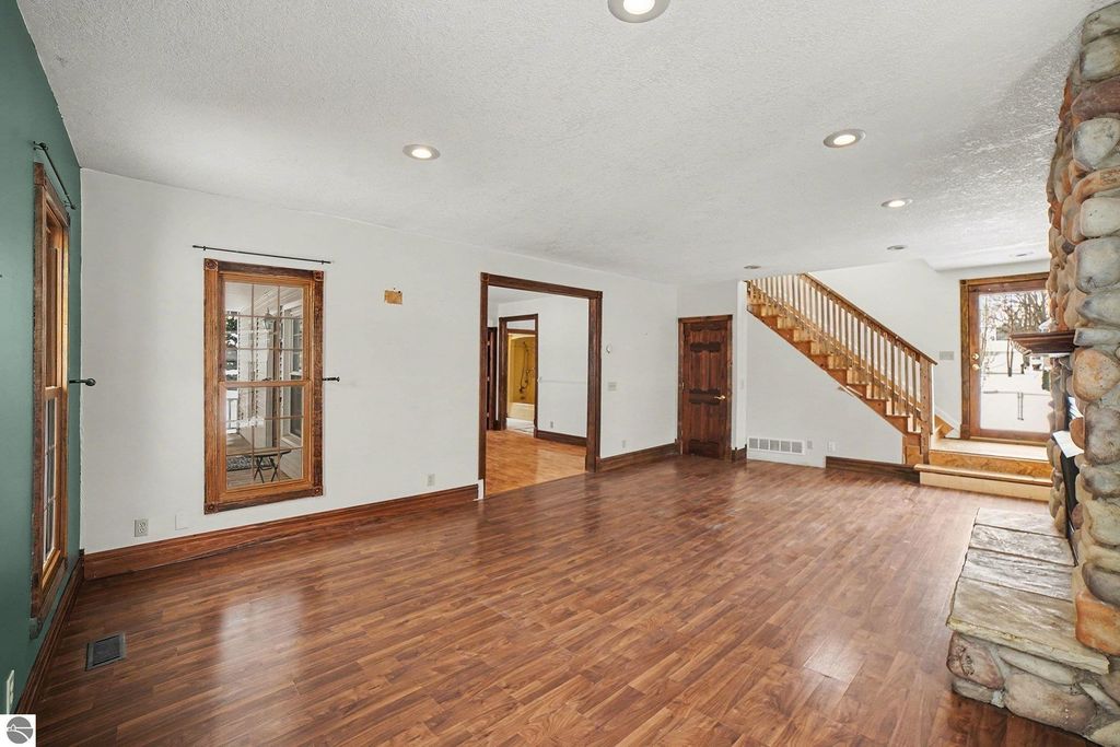 Image 11 of property listing at 105 N 4th Street, Shepherd, MI 48883
