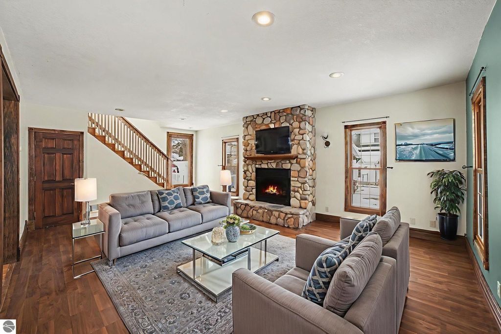 Image 7 of property listing at 105 N 4th Street, Shepherd, MI 48883
