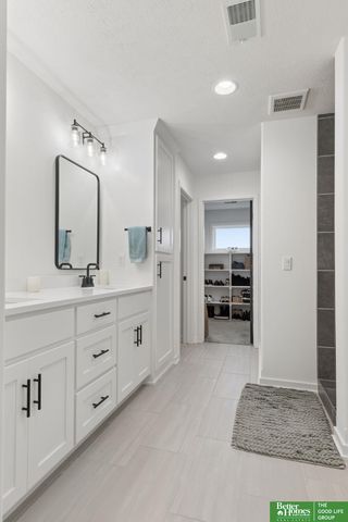 20817 Hartman Avenue, Elkhorn, NE 68022
