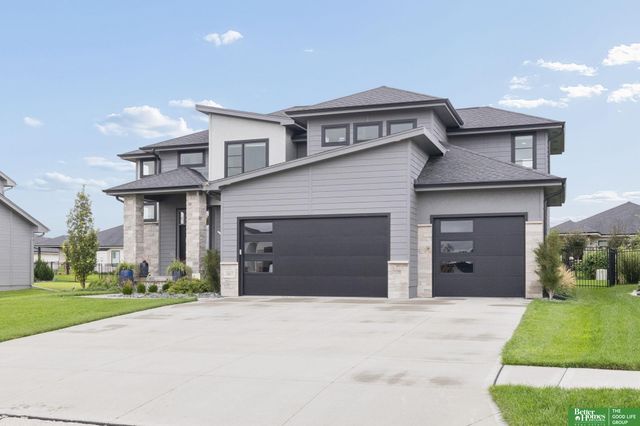 20817 Hartman Avenue, Elkhorn, NE 68022
