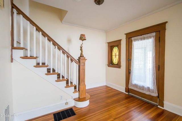 4 Frost Place, Albany, NY 12205