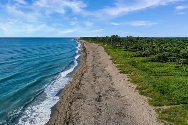 8014 SE Carlton Street, Hobe Sound, FL 33455