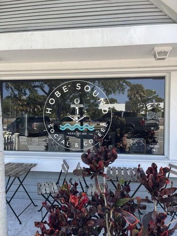 8014 SE Carlton Street, Hobe Sound, FL 33455
