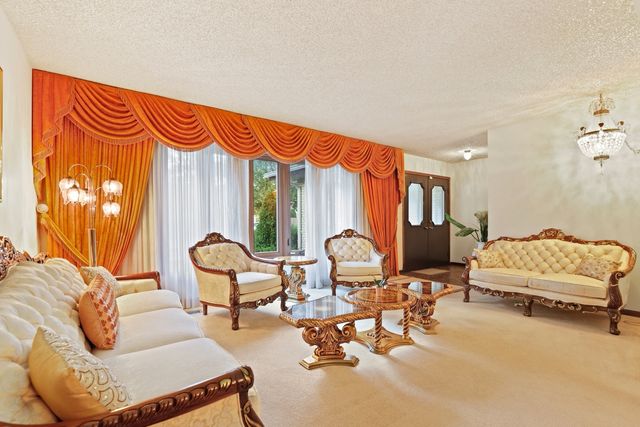 4308 W 91st Place, Oak Lawn, IL 60453