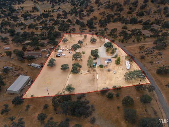 21564 Pine Tree Road, Caliente, CA 93518