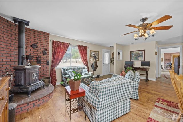 21564 Pine Tree Road, Caliente, CA 93518