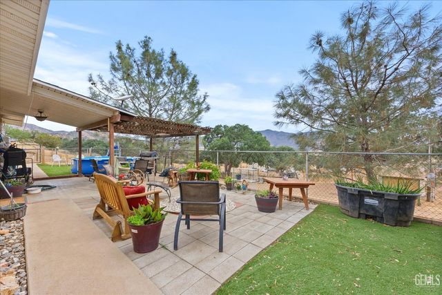 21564 Pine Tree Road, Caliente, CA 93518