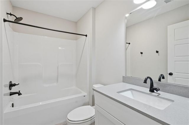 3727 SW Clayton Place, Lee's Summit, MO 64082