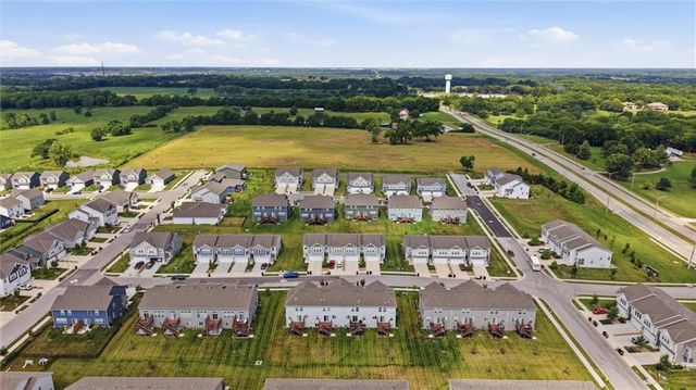 3727 SW Clayton Place, Lee's Summit, MO 64082