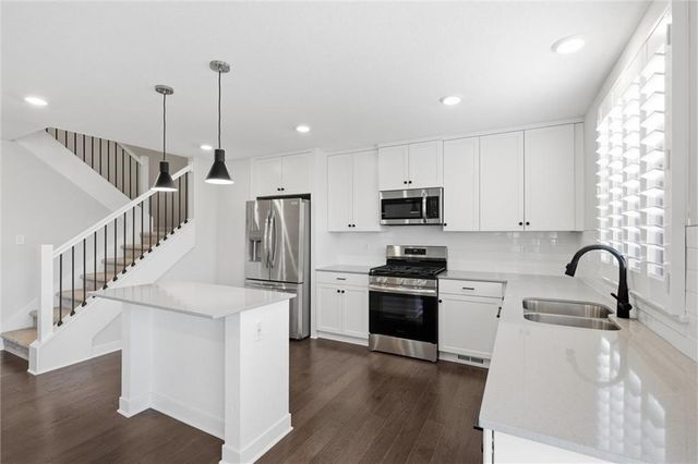 3727 SW Clayton Place, Lee's Summit, MO 64082