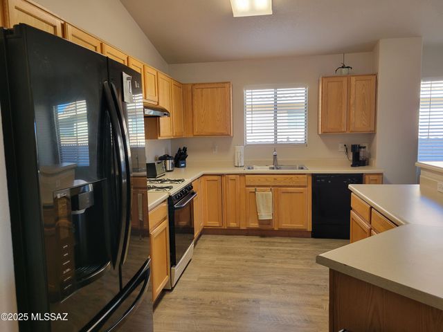 7395 S River Willow Drive, Tucson, AZ 85747