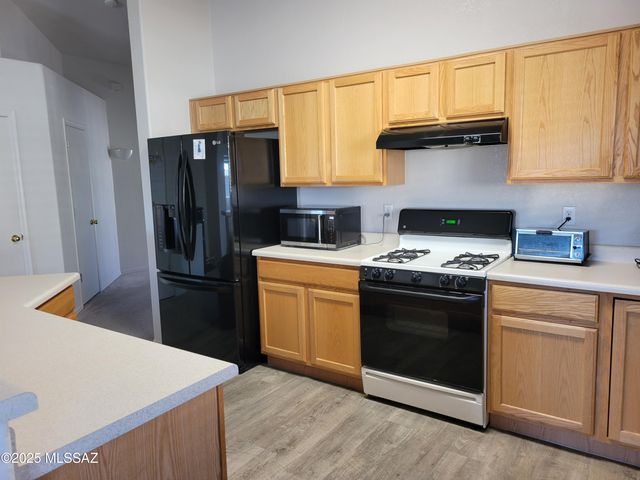 7395 S River Willow Drive, Tucson, AZ 85747