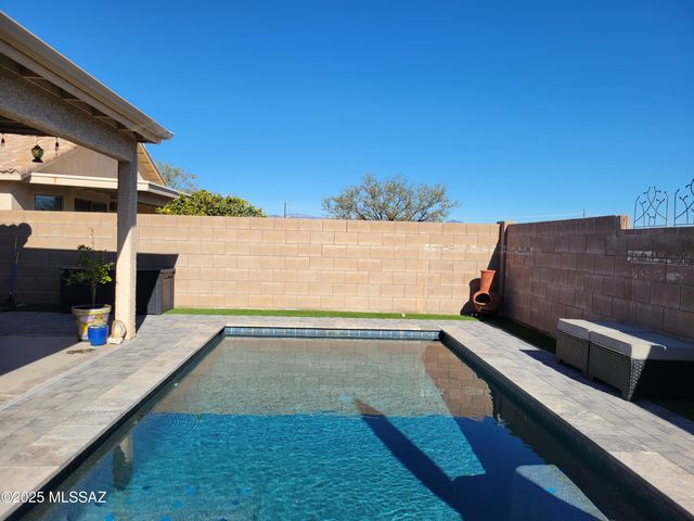 7395 S River Willow Drive, Tucson, AZ 85747